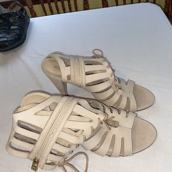 Pour La Victoire Strappy Heels Women’s Size 10 Medium Beige Leather Zip Side - Picture 6 of 12